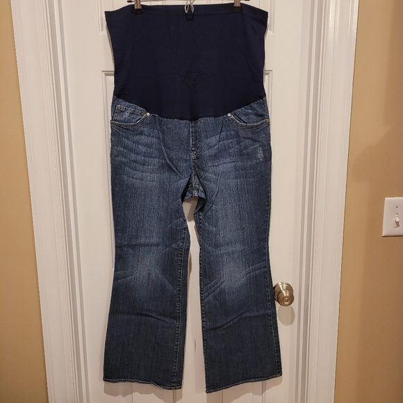 Set of 2 Pairs of Liz Lange Maternity Jeans - Picture 1 of 5